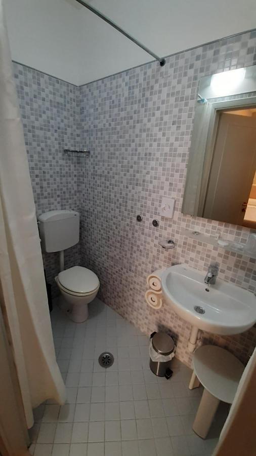 Albergo Moderno ลุคคา ภายนอก รูปภาพ