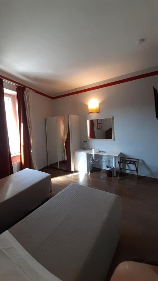 Albergo Moderno ลุคคา ภายนอก รูปภาพ