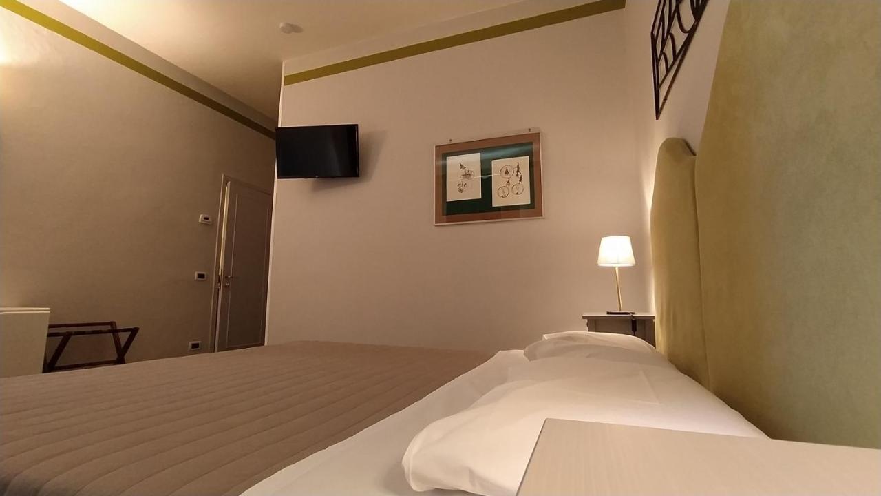 Albergo Moderno ลุคคา ภายนอก รูปภาพ
