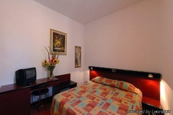 Albergo Moderno ลุคคา ภายนอก รูปภาพ