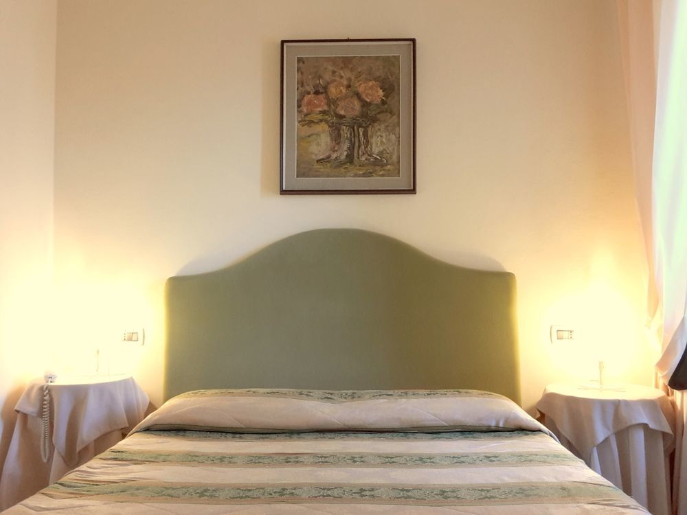 Albergo Moderno ลุคคา ภายนอก รูปภาพ