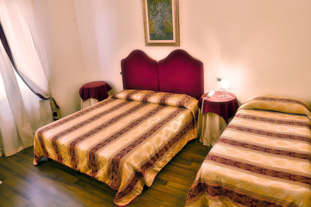Albergo Moderno ลุคคา ภายนอก รูปภาพ