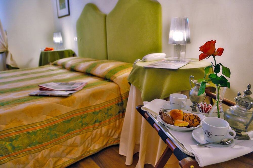 Albergo Moderno ลุคคา ภายนอก รูปภาพ